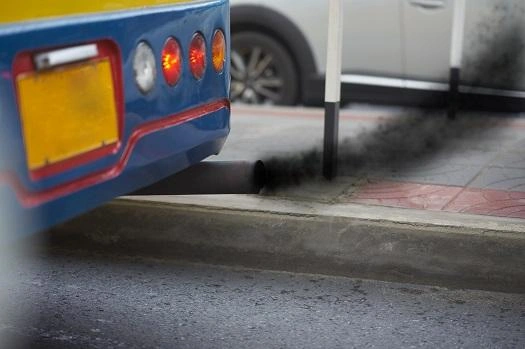 Fumaça preta de motores a diesel: saiba como fazer uma avaliação correta